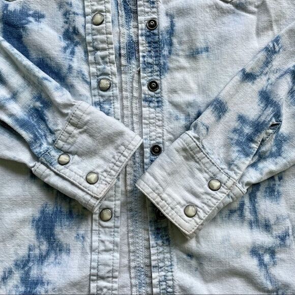 American Eagle Favorite Fit Acid Wash Button Down Shirt - Picture 11 of 11